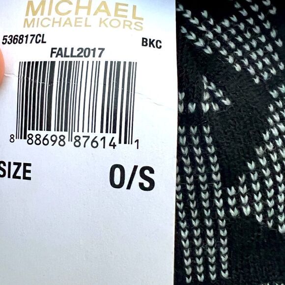 MICHAEL KORS 2017 WOMEN'S BEANIE HAT ONE SIZE BLACK & WHITE MONOGRAM NWT - Picture 4 of 4